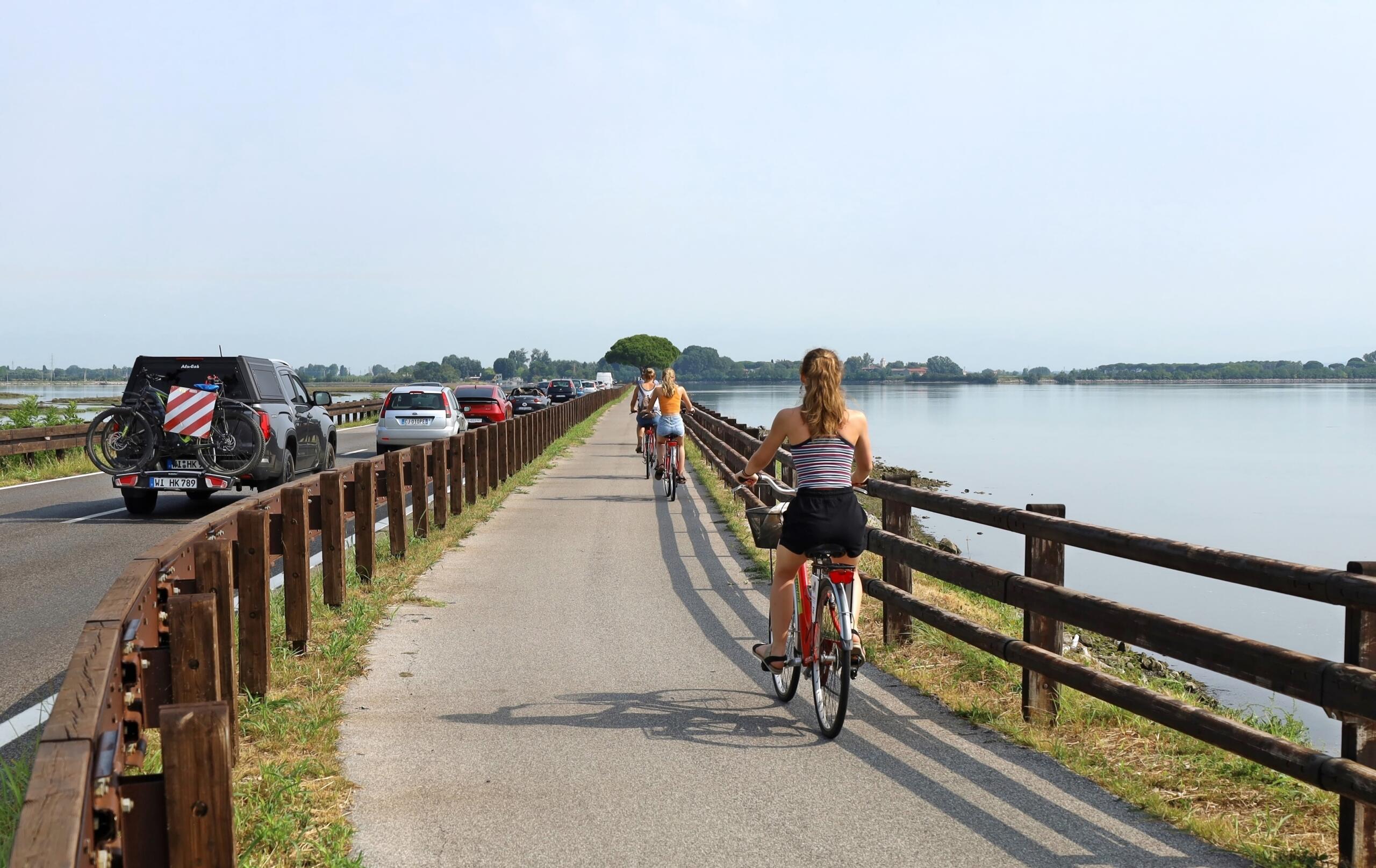 Photo of the cycling lane next to a street
