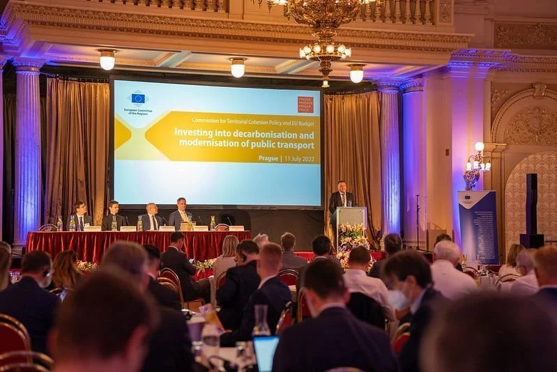 Political leaders urge fast-tracking of EU investment for clean public transport