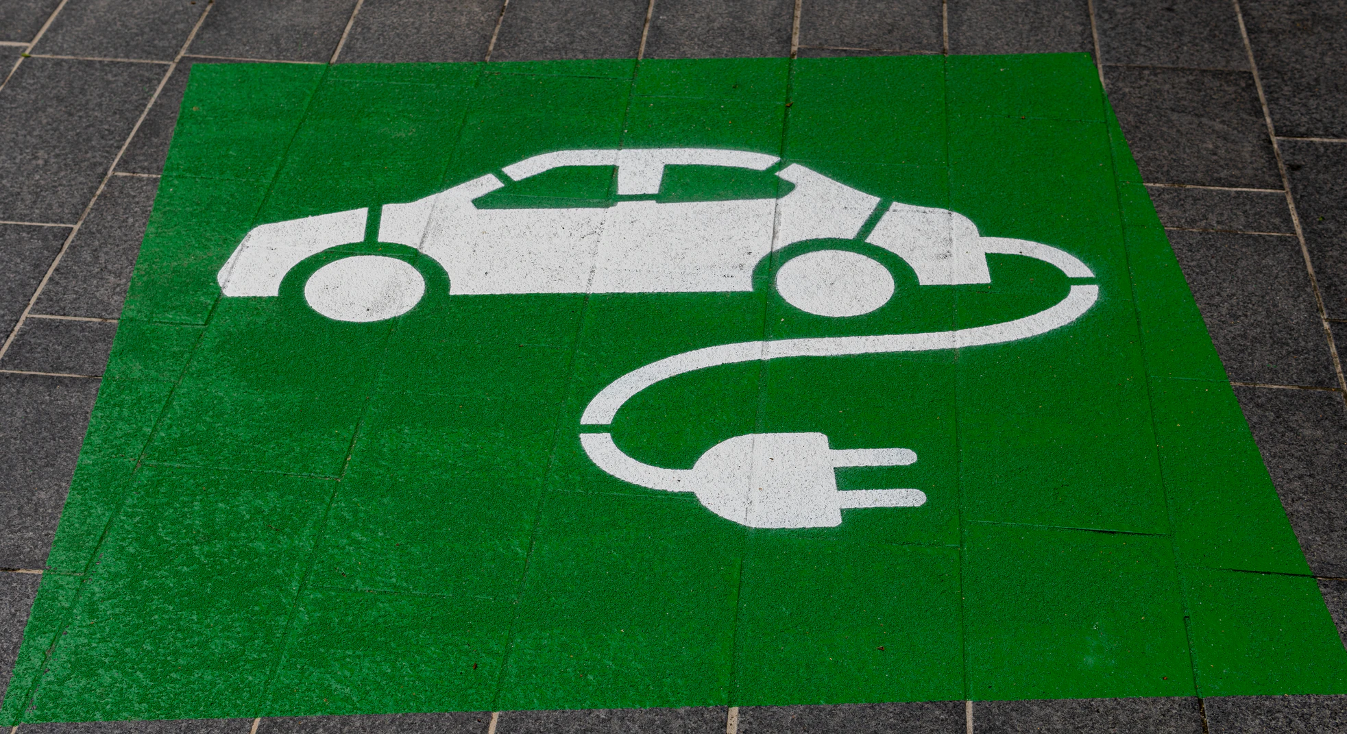 EIB releases contract guide for uptake of electric mobility