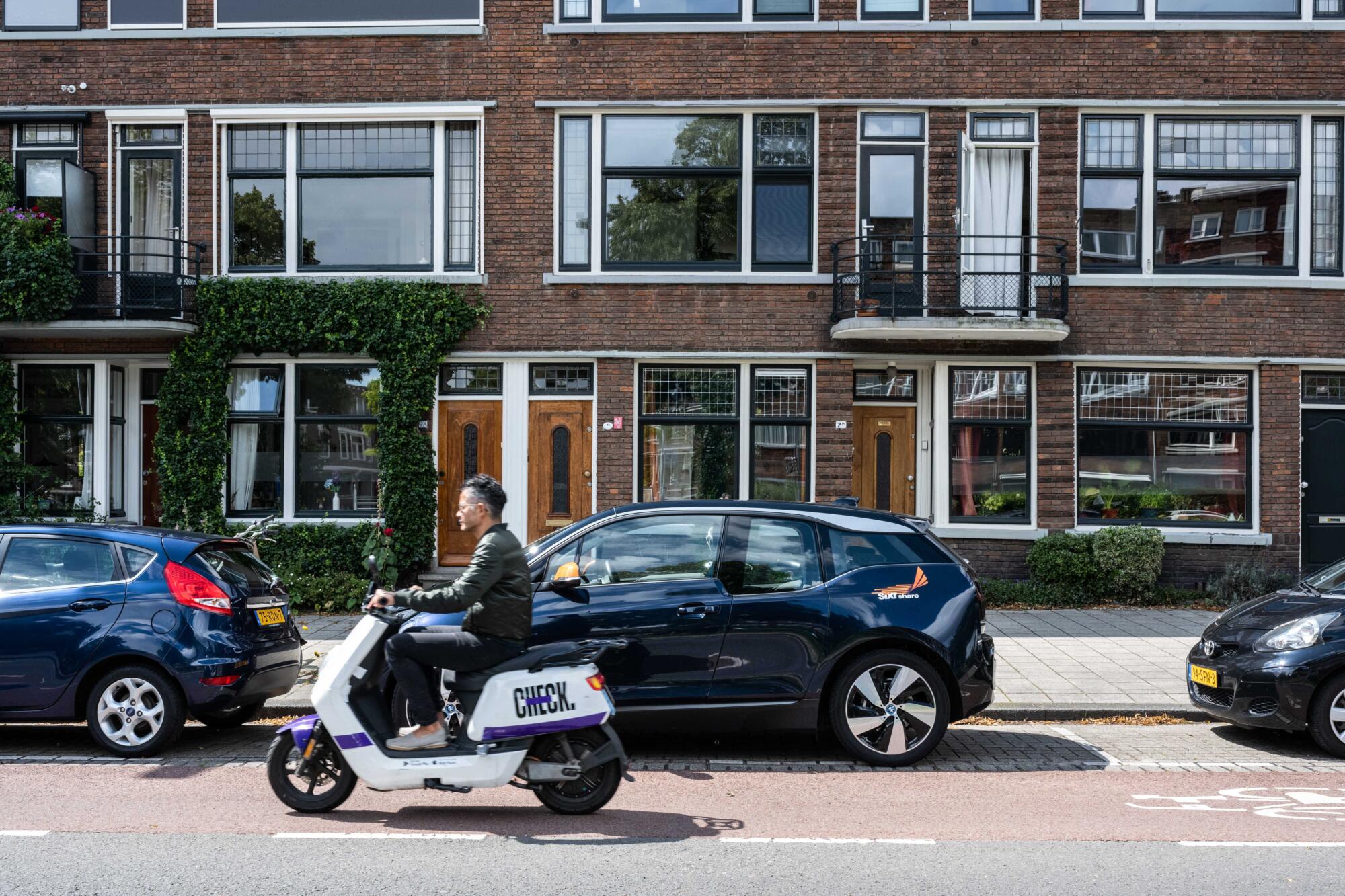 Are shared mobility solutions helping reduce CO2 emissions? MOBI-MIX investigates